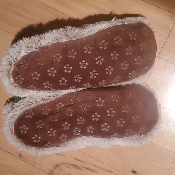 Warmies Marshmallow Brown Microwave-able Sz. 6-10 Boot Slippers - Picture 7 of 16